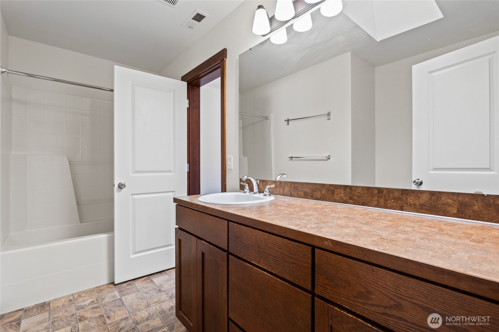 501 N 105th Street #B, Seattle, WA 98133