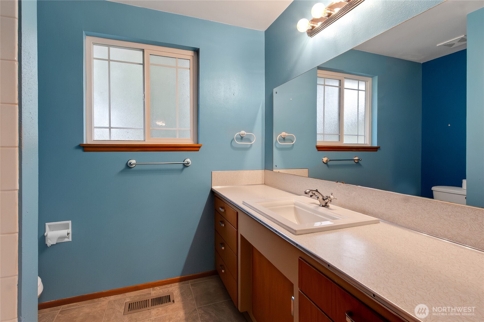 12019 Bingham Ave E, Tacoma, WA 98446-4325