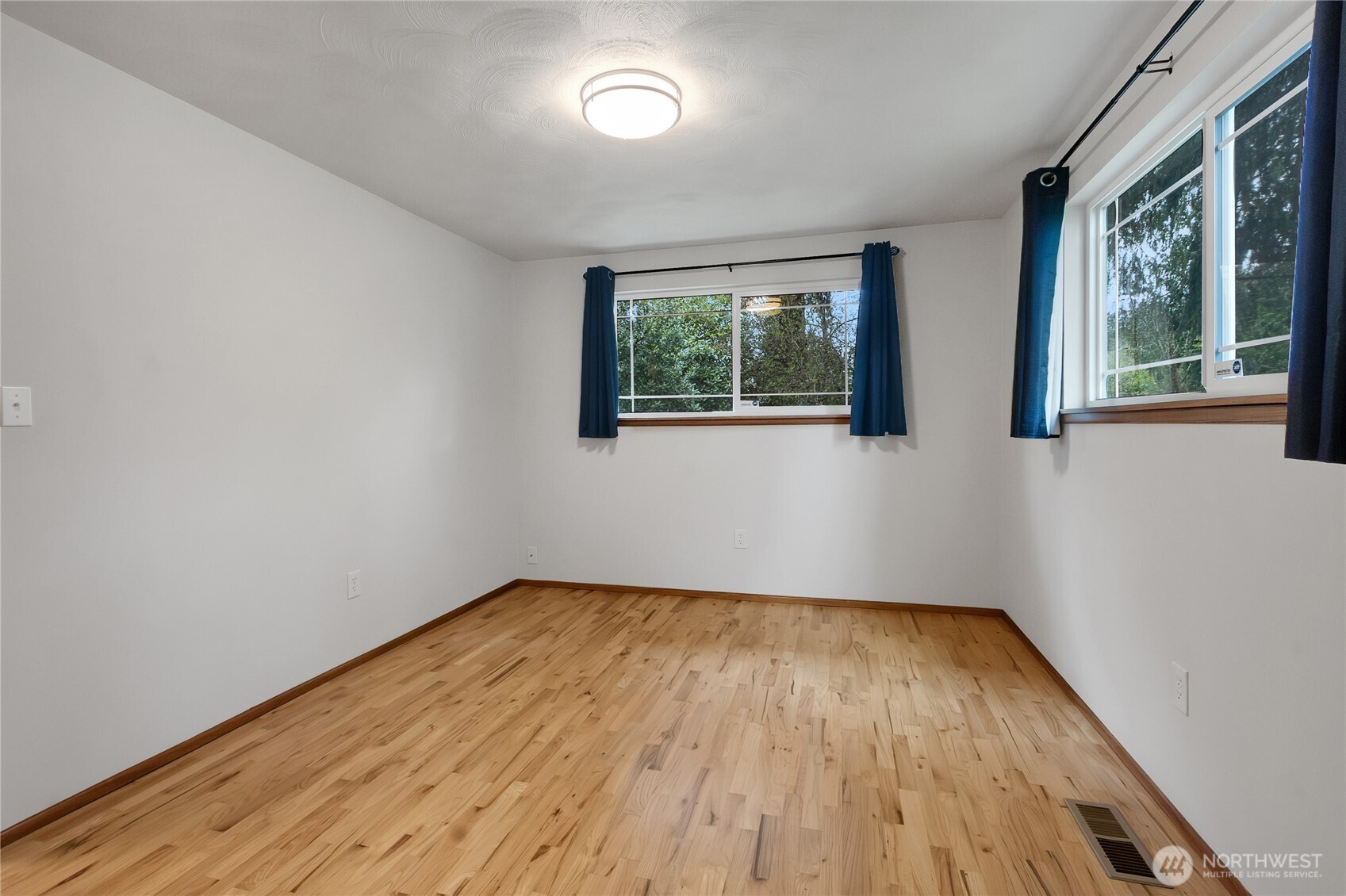 12019 Bingham Ave E, Tacoma, WA 98446-4325