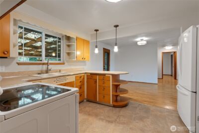 12019 Bingham Ave E, Tacoma, WA 98446-4325 - Photo 10