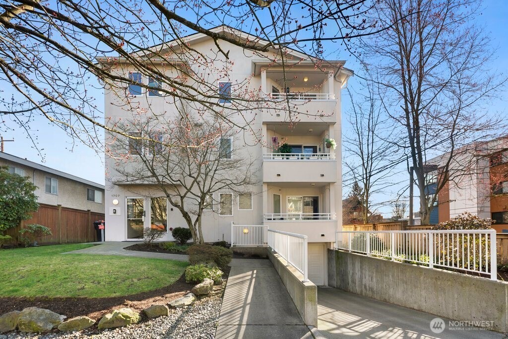 1707 NW 59th Street #302, Seattle, WA 98107