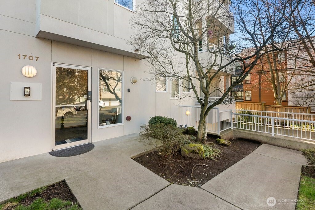 1707 NW 59th Street #302, Seattle, WA 98107