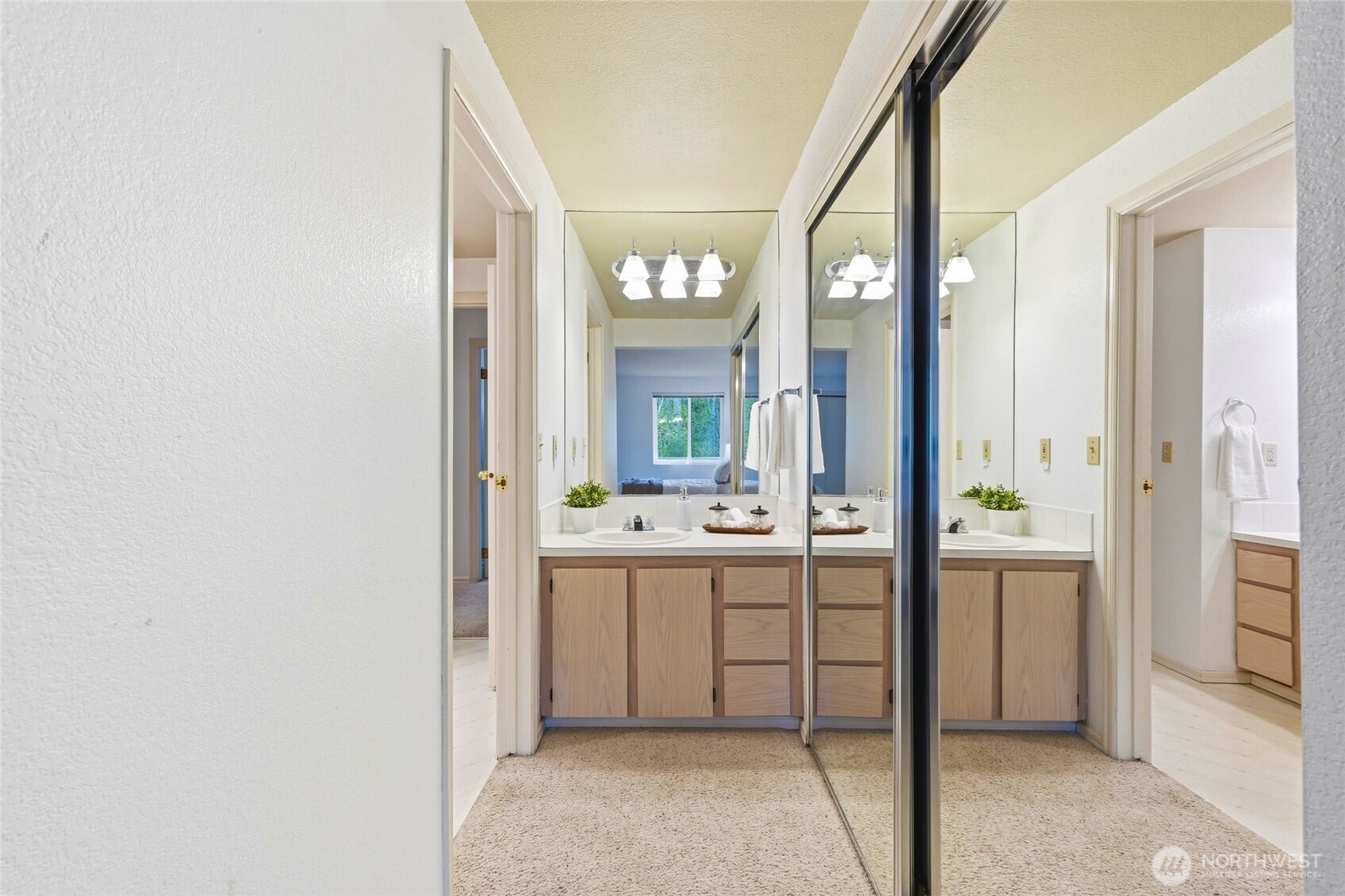 12720 NE 10th Place #D105, Bellevue, WA 98005