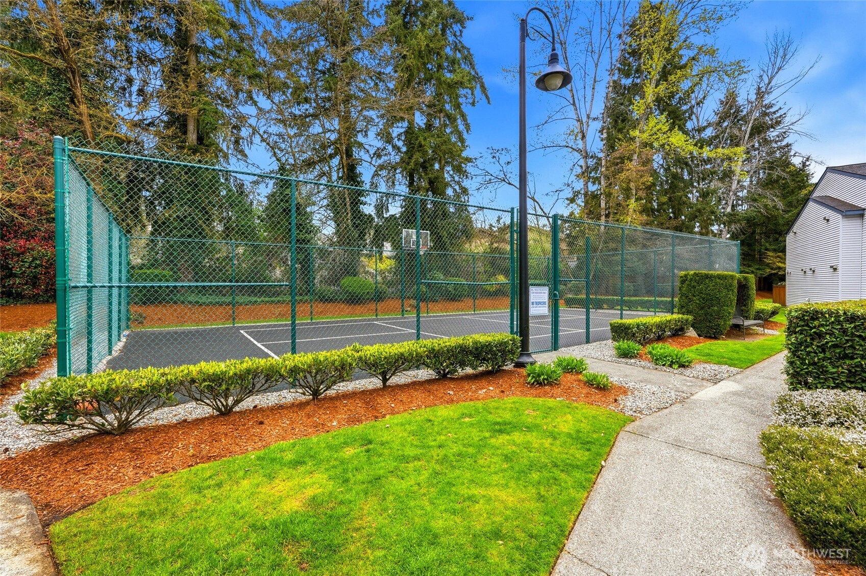 12720 NE 10th Place #D105, Bellevue, WA 98005