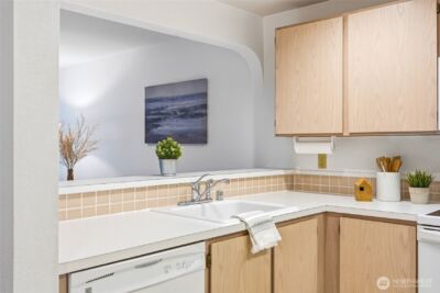 12720 NE 10th Place #D105, Bellevue, WA 98005 - Photo 5