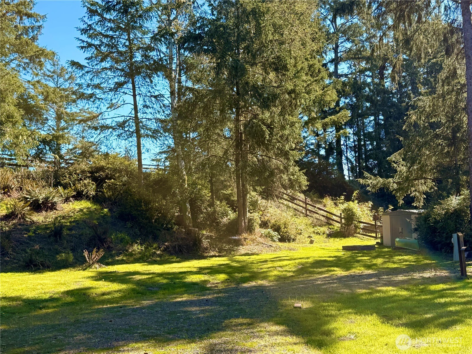 1004 Discovery Avenue SE, Ocean Shores, WA 98569