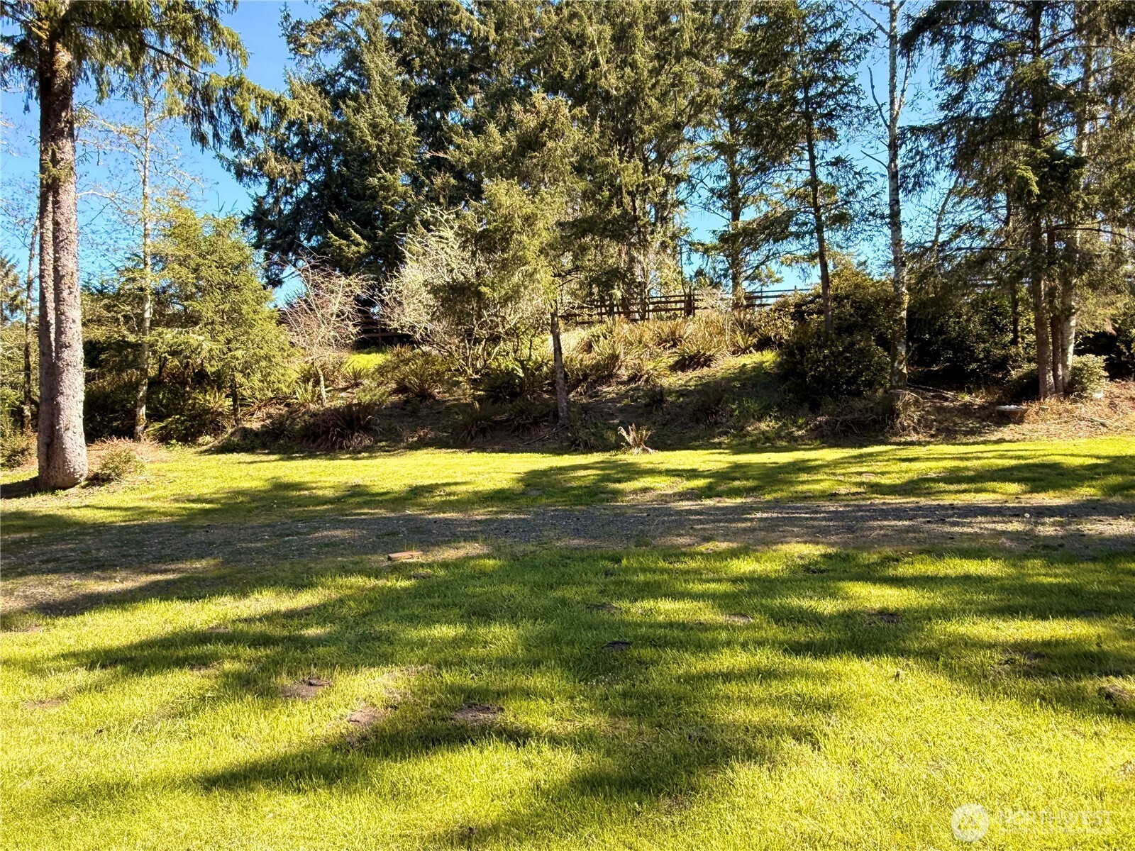 1004 Discovery Avenue SE, Ocean Shores, WA 98569