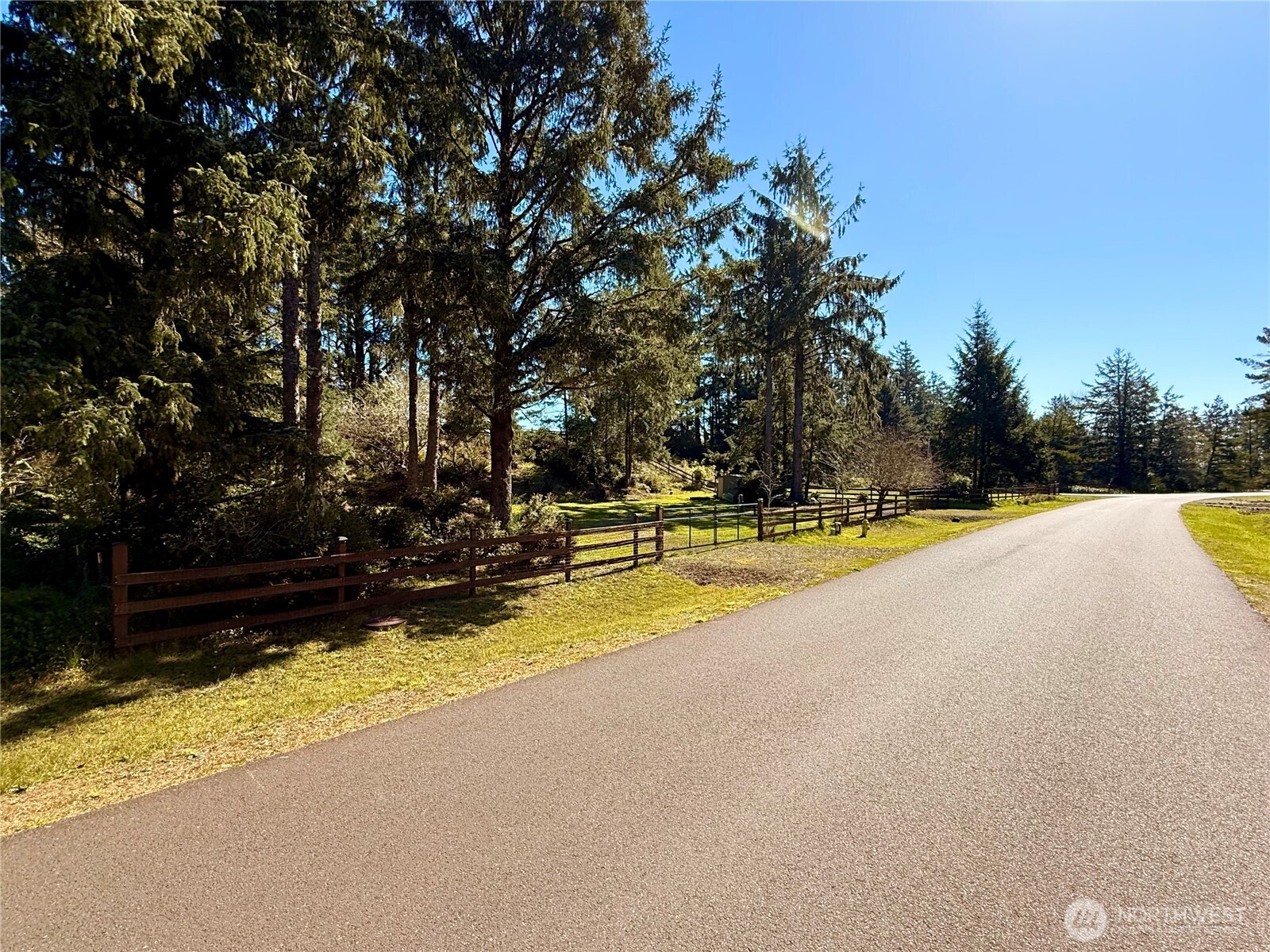 1004 Discovery Avenue SE, Ocean Shores, WA 98569