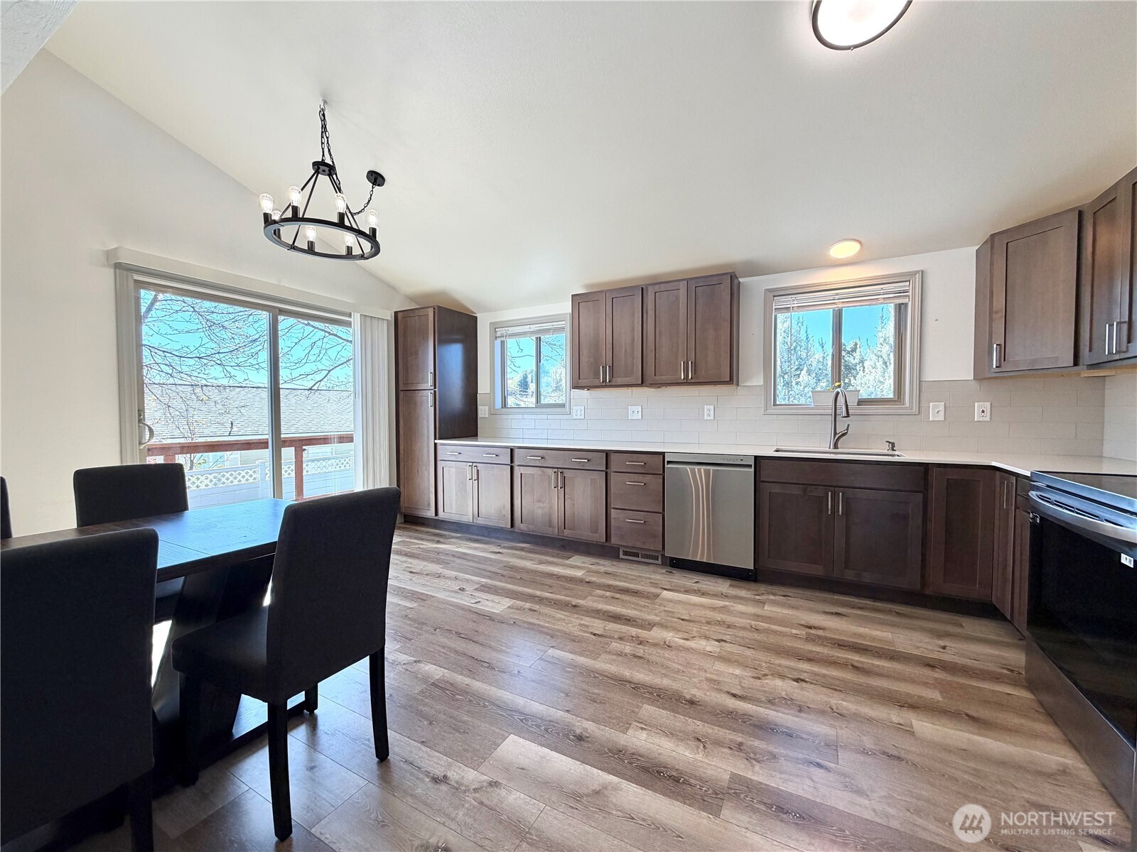 611 Hillcrest Circle Drive , Omak, WA 98841