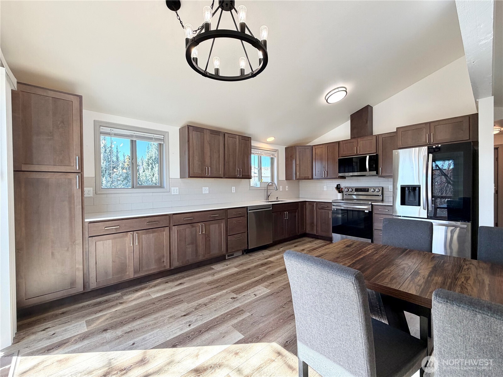 611 Hillcrest Circle Drive , Omak, WA 98841