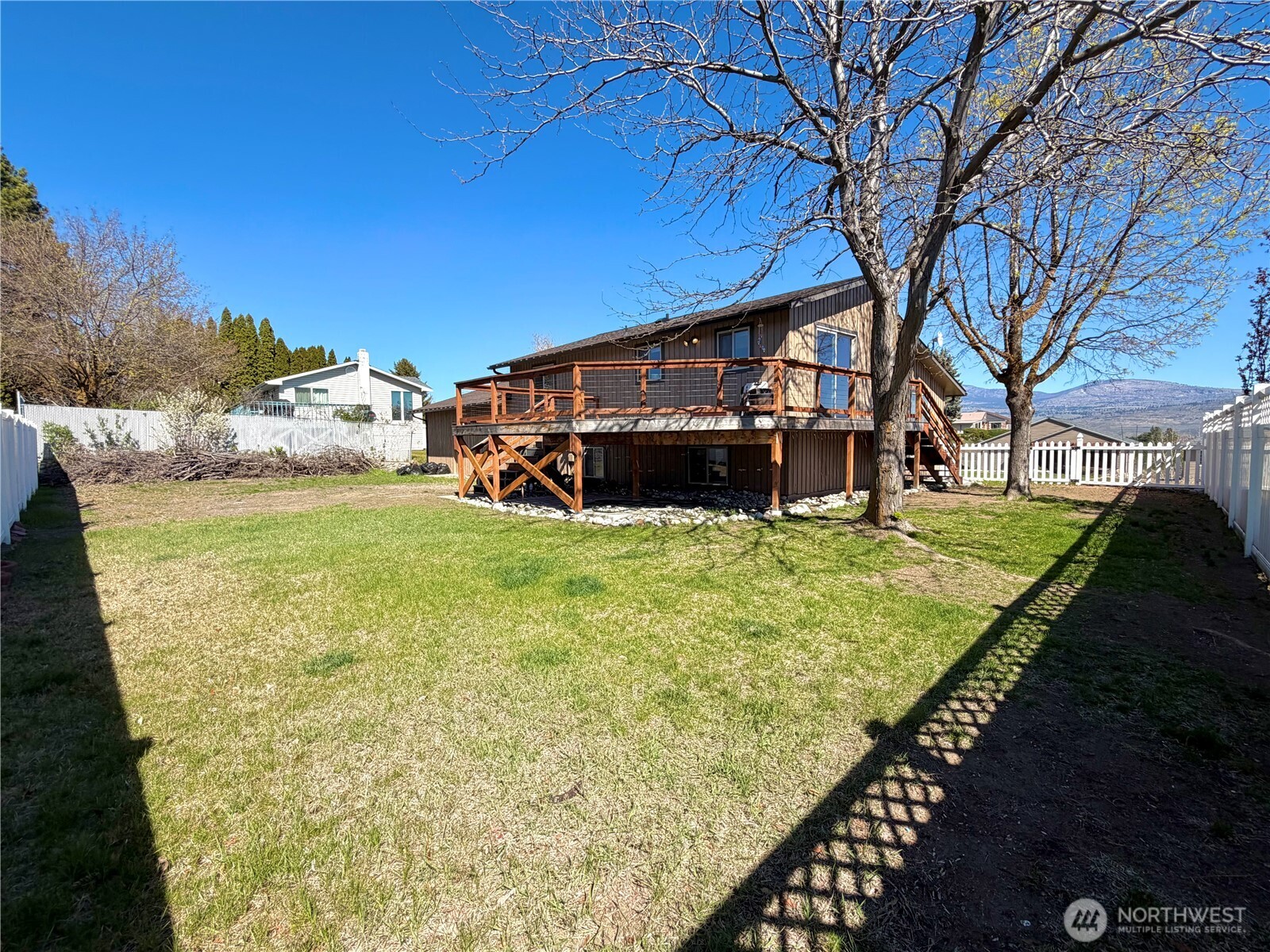 611 Hillcrest Circle Drive , Omak, WA 98841