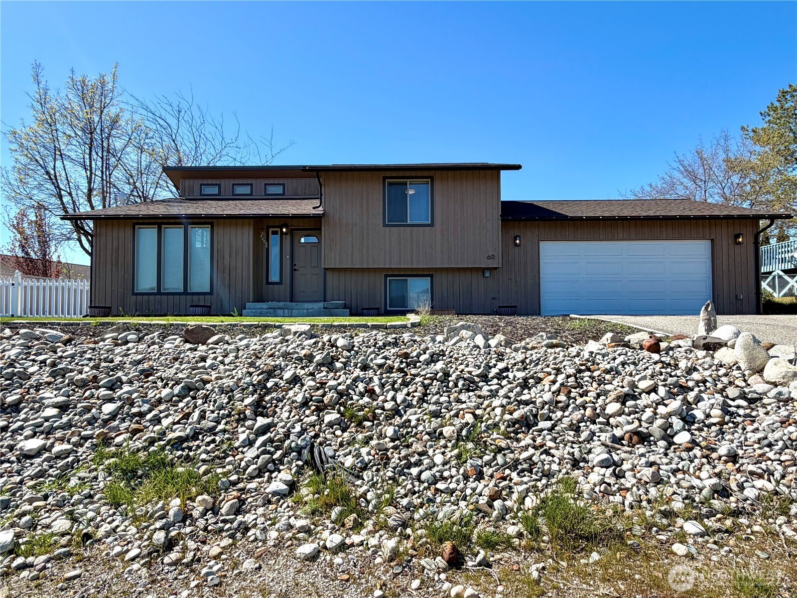 611 Hillcrest Circle Drive , Omak, WA 98841