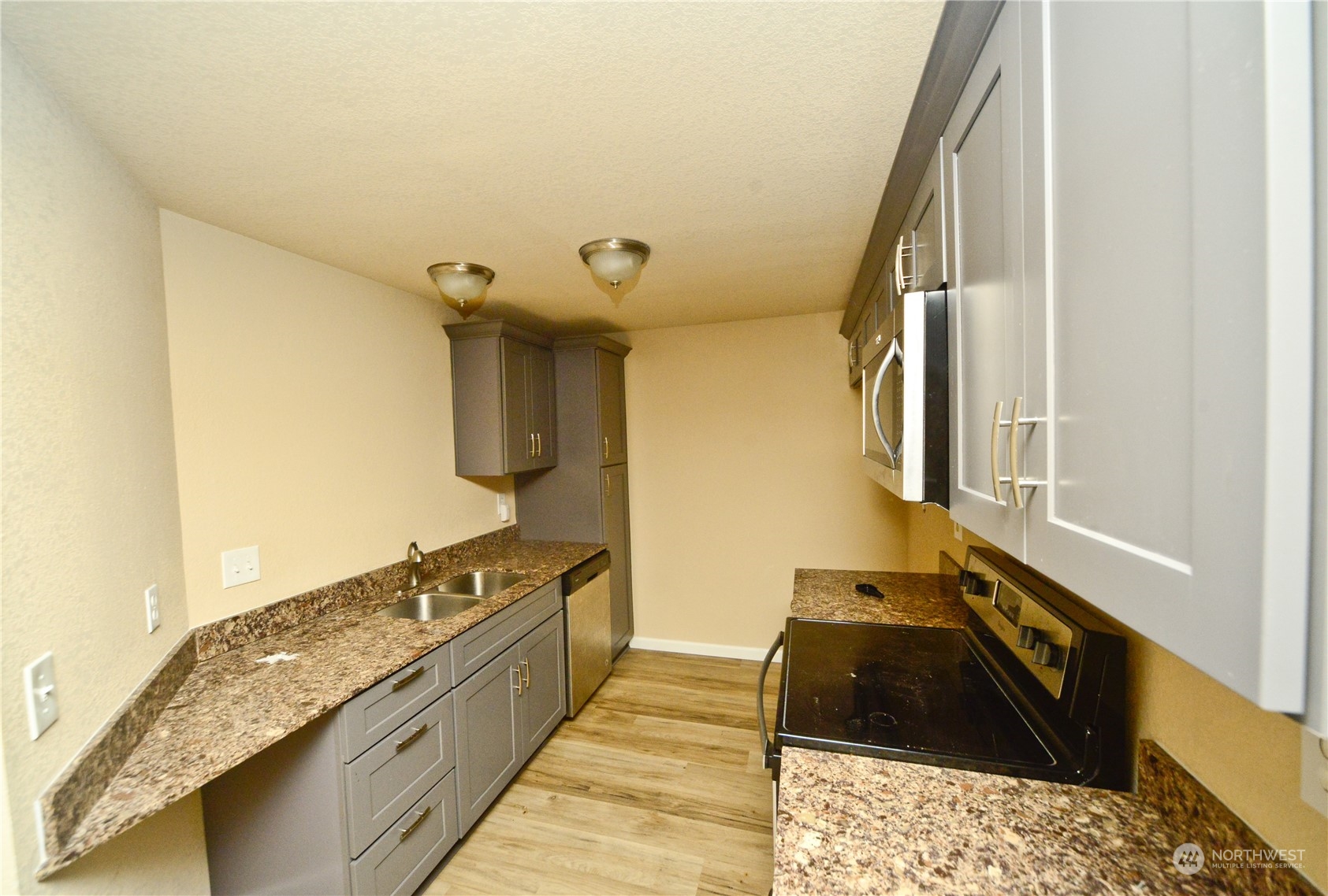 9815 Holly Drive #A103, Everett, WA 98204