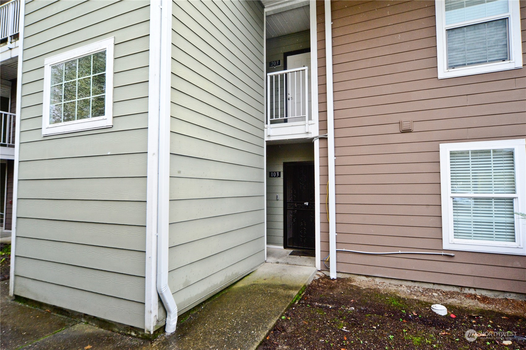 9815 Holly Drive #A103, Everett, WA 98204