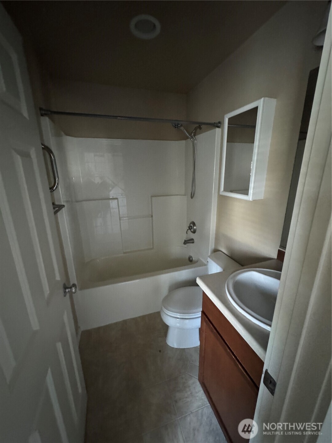 5307 Military Road E #C, Tacoma, WA 98446