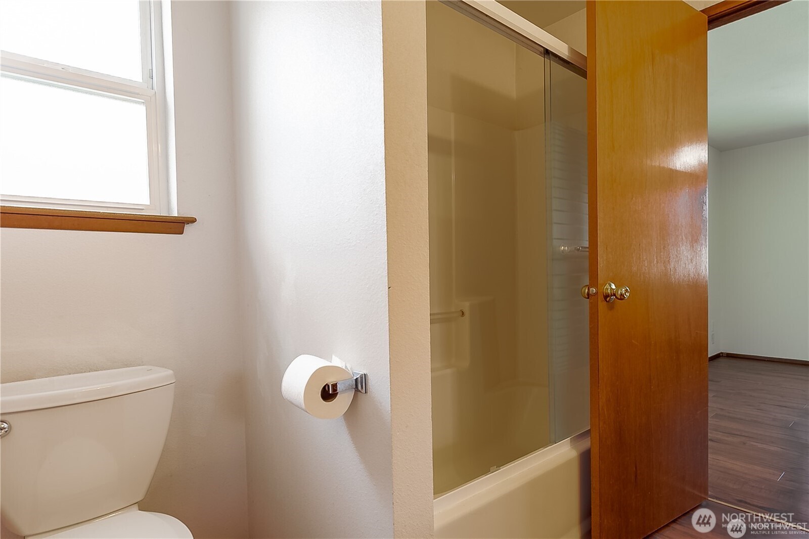 512 N 104th Street , Seattle, WA 98133