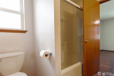 512 N 104th Street , Seattle, WA 98133 - Photo 11