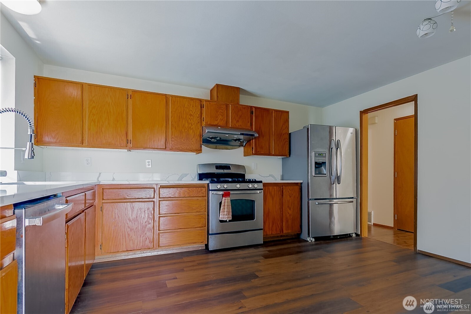 512 N 104th Street , Seattle, WA 98133