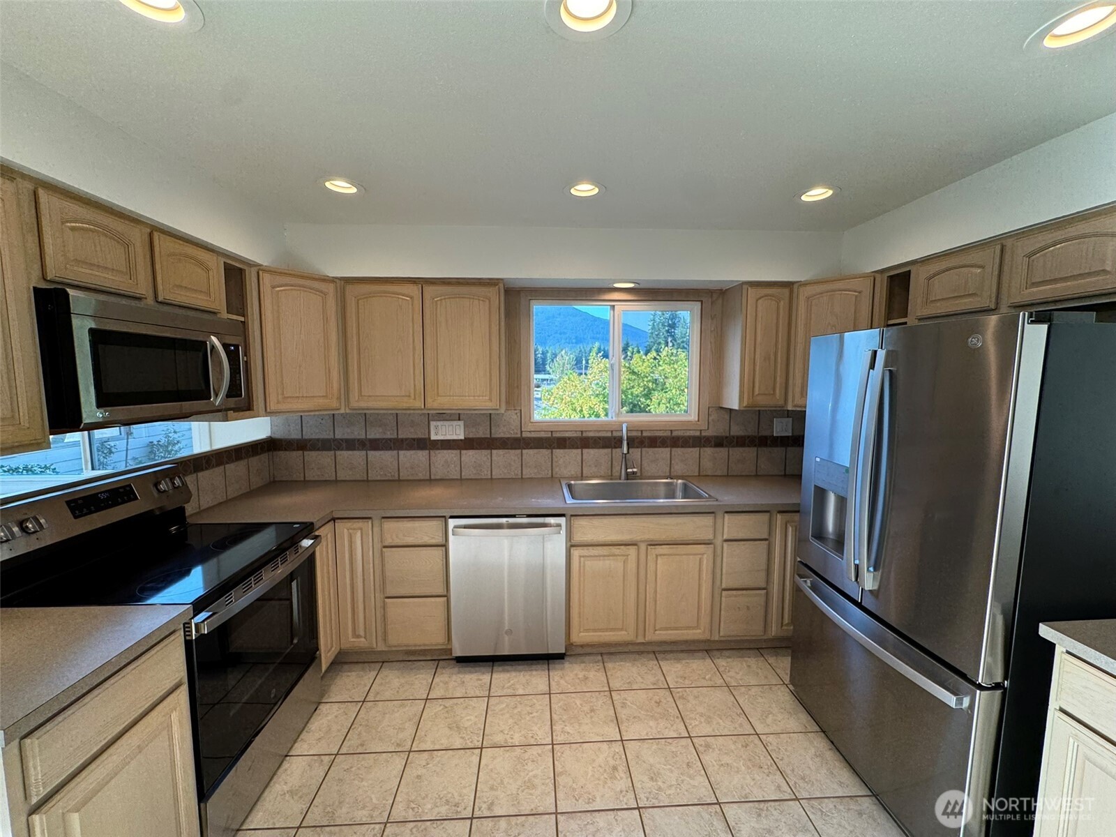 935 Madison Avenue , Darrington, WA 98241