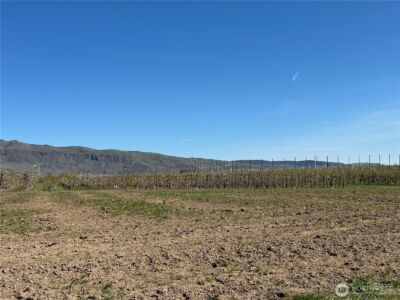 565 S Van Well Avenue , East Wenatchee, WA 98802