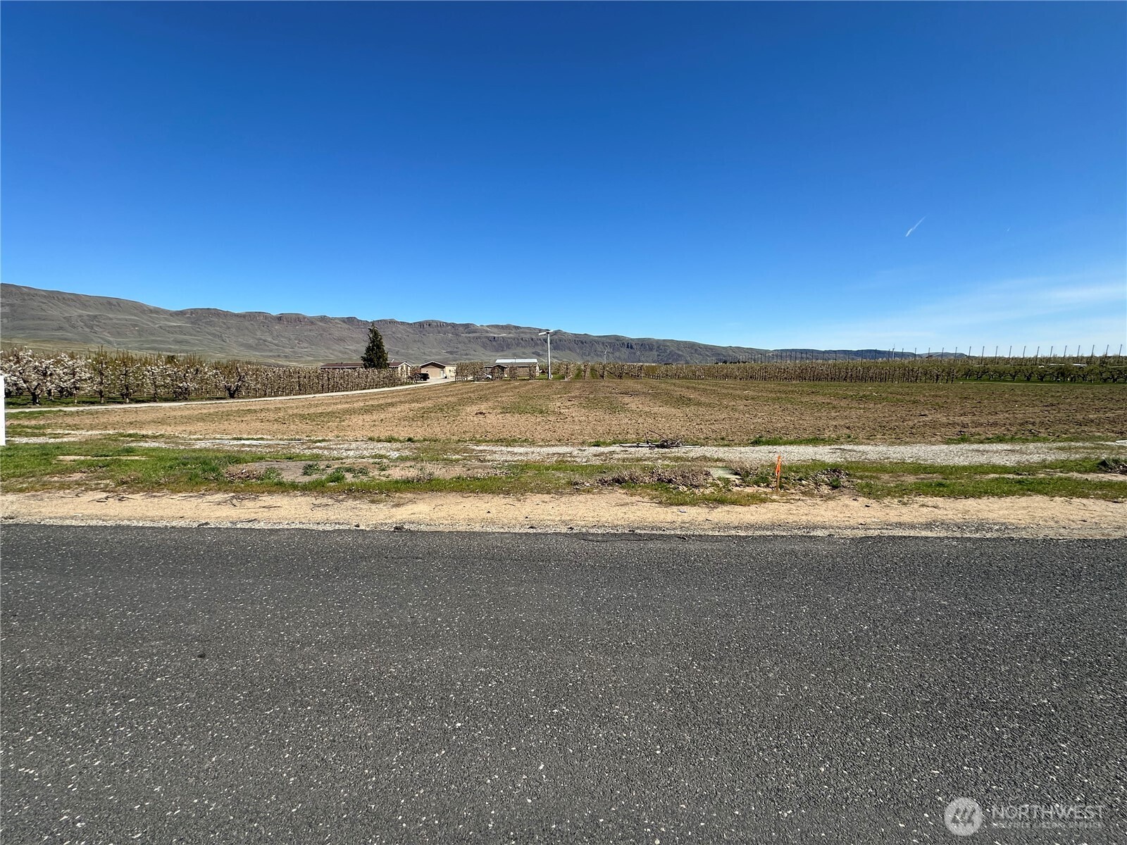 565 S Van Well Avenue , East Wenatchee, WA 98802