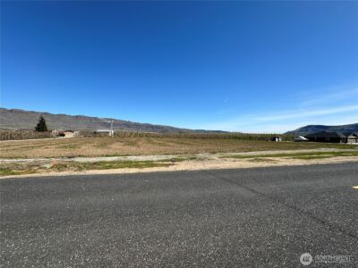 583 S Van Well Avenue , East Wenatchee, WA 98802 - Photo 3