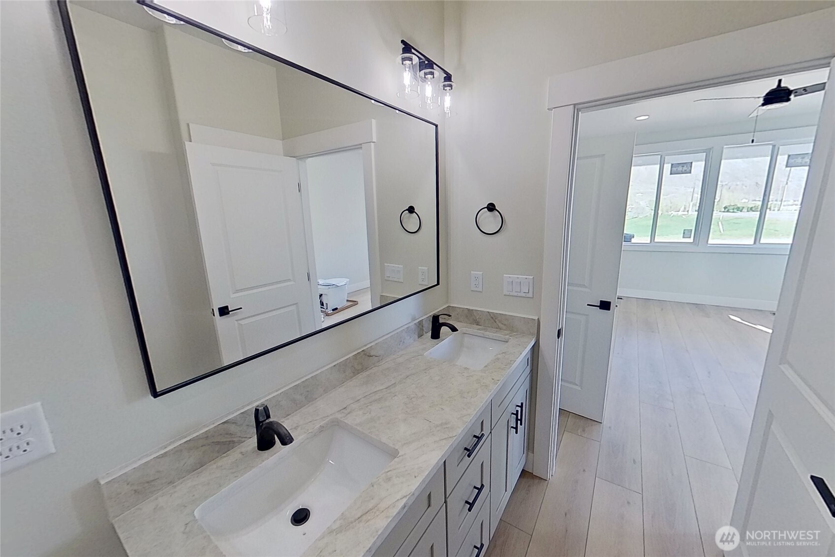 233 Saunders Avenue , Rock Island, WA 98850