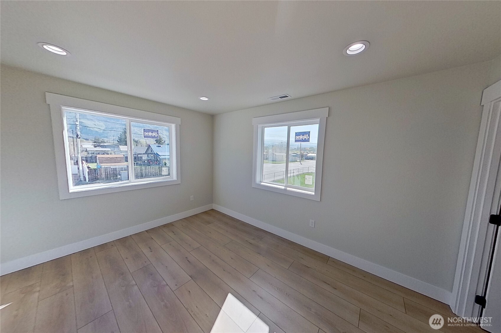 233 Saunders Avenue , Rock Island, WA 98850