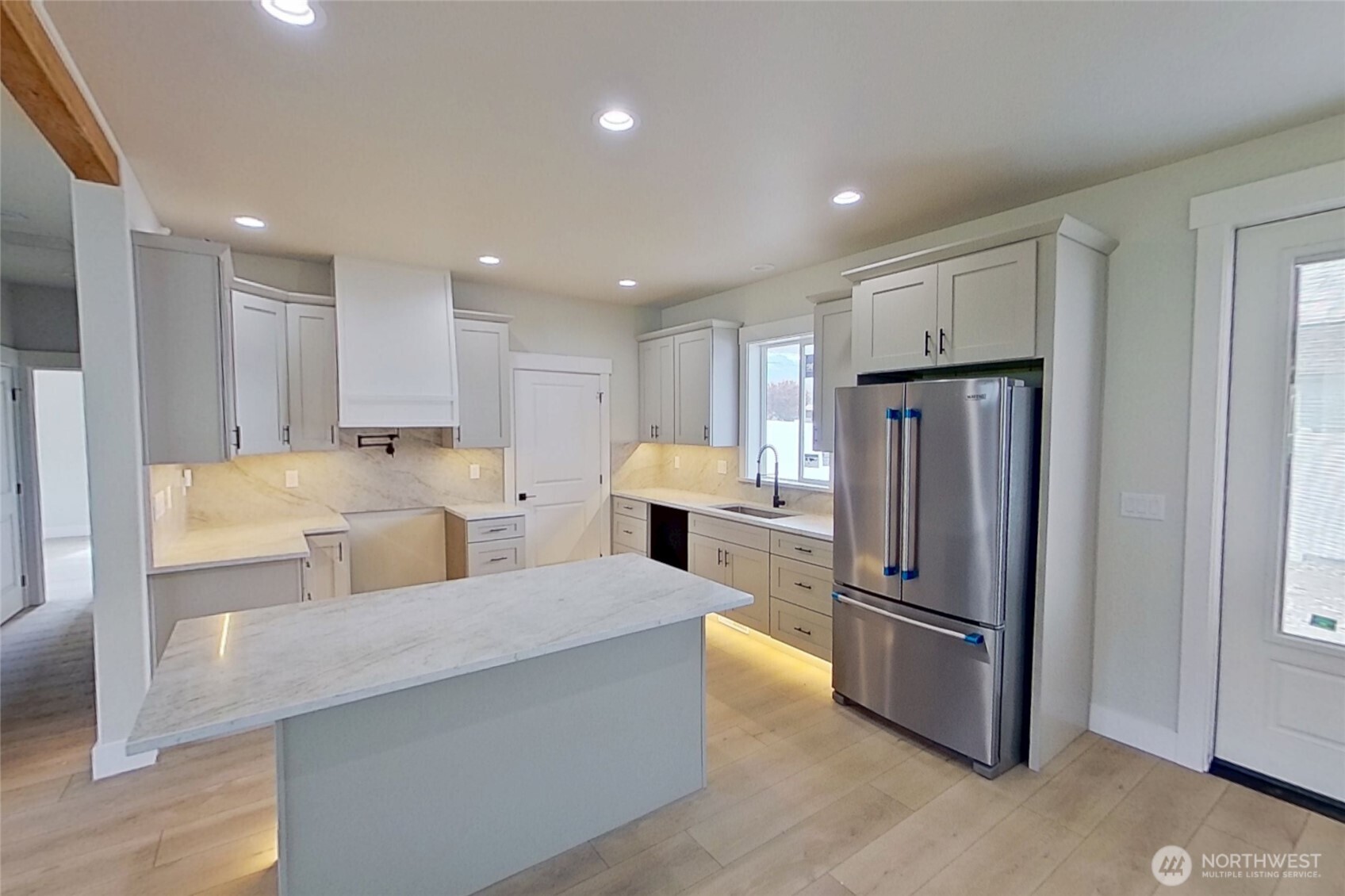 233 Saunders Avenue , Rock Island, WA 98850