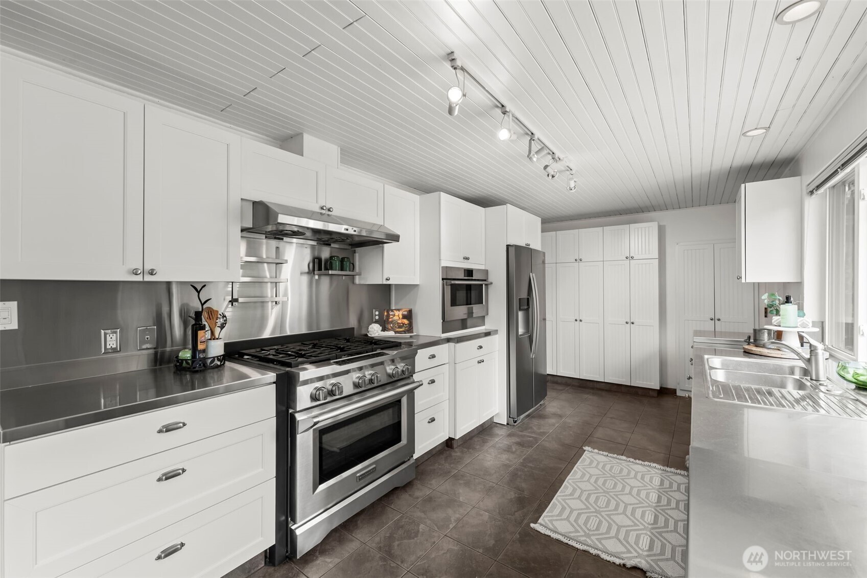 1767 N Bridgeview Drive , Tacoma, WA 98406