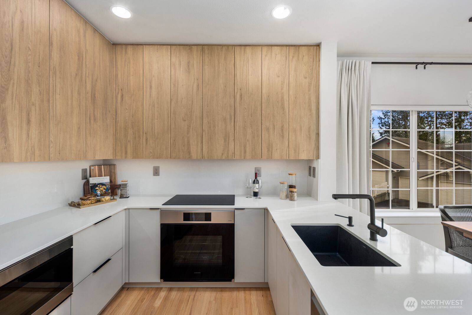 18638 NE 55th Way #Ll1863, Redmond, WA 98052
