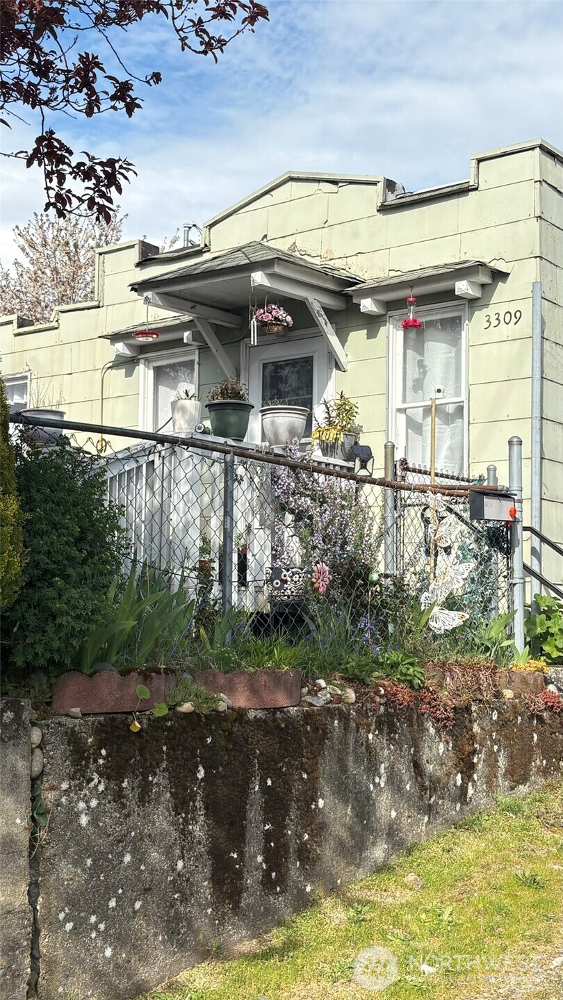 502 E Wright Avenue , Tacoma, WA 98404