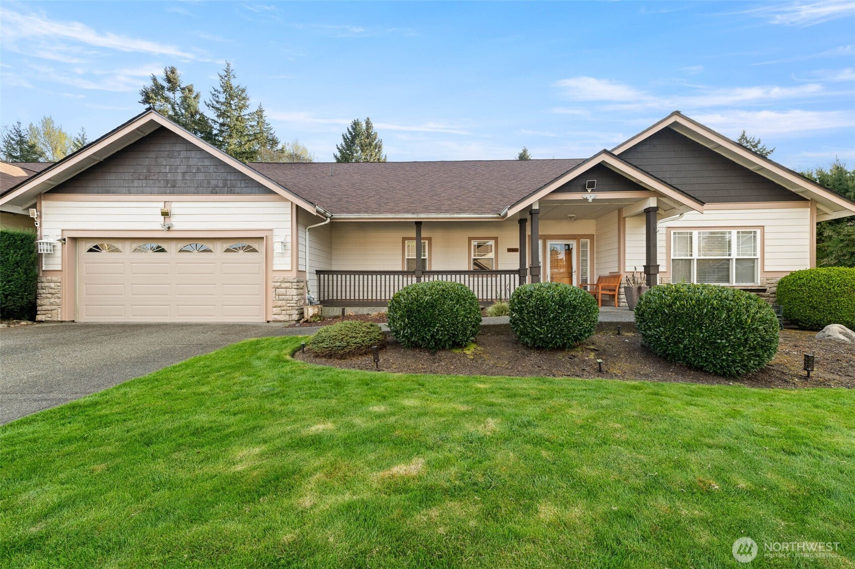 9069 Eagle Point Loop Road SE, Lakewood, WA 98498