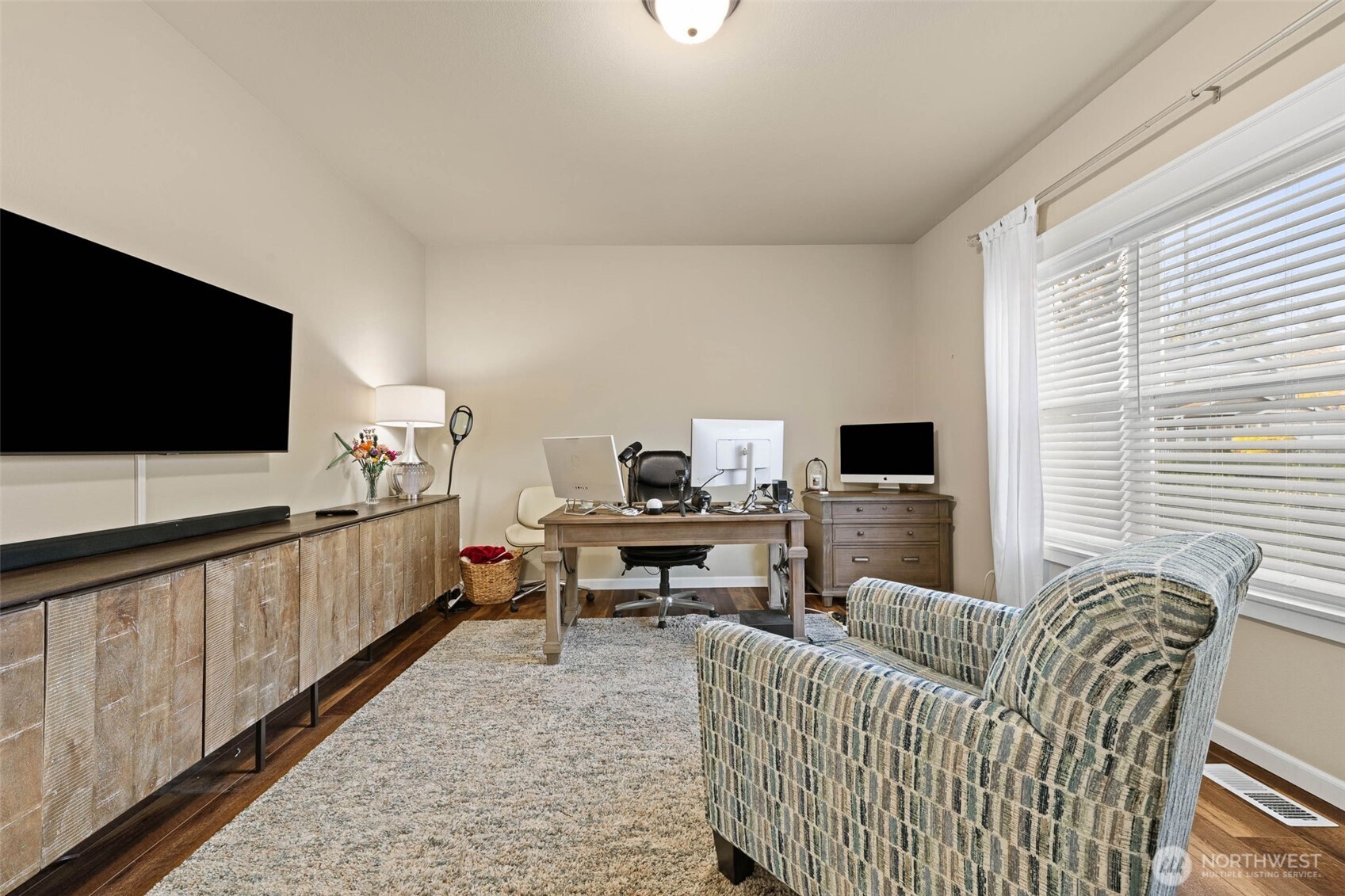 9069 Eagle Point Loop Road SE, Lakewood, WA 98498