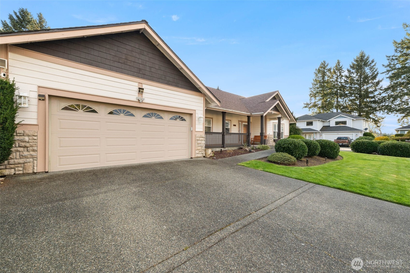 9069 Eagle Point Loop Road SE, Lakewood, WA 98498