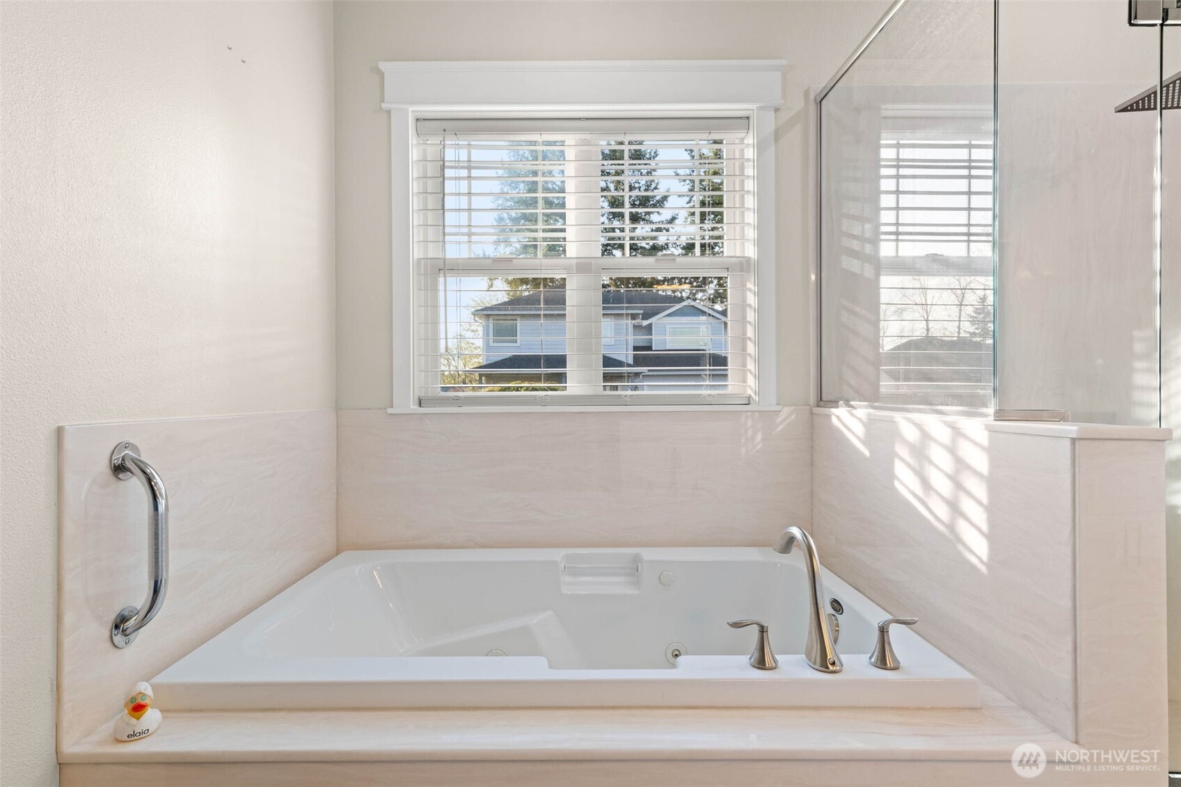 9069 Eagle Point Loop Road SE, Lakewood, WA 98498