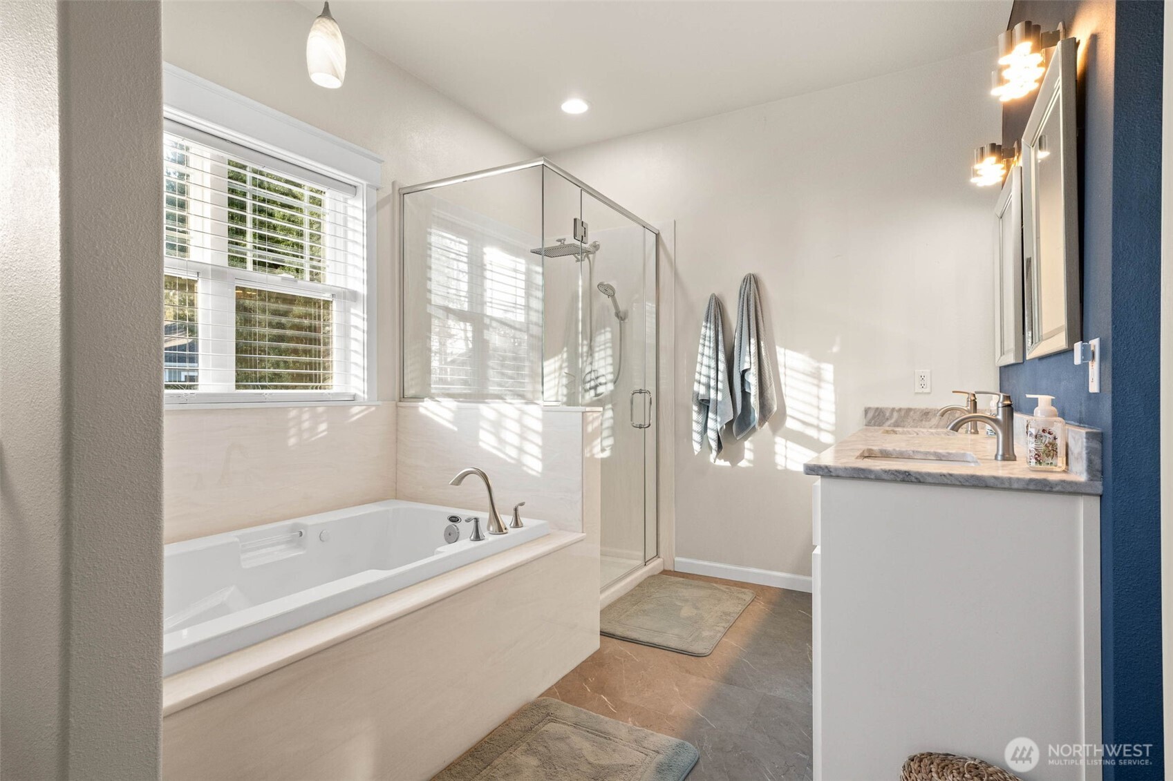 9069 Eagle Point Loop Road SE, Lakewood, WA 98498