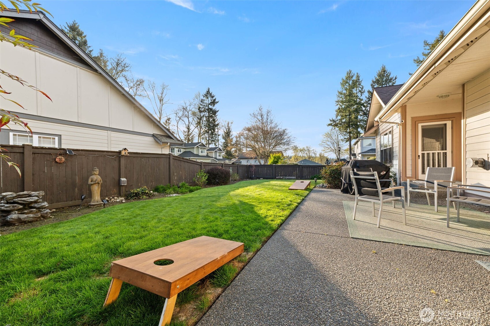 9069 Eagle Point Loop Road SE, Lakewood, WA 98498