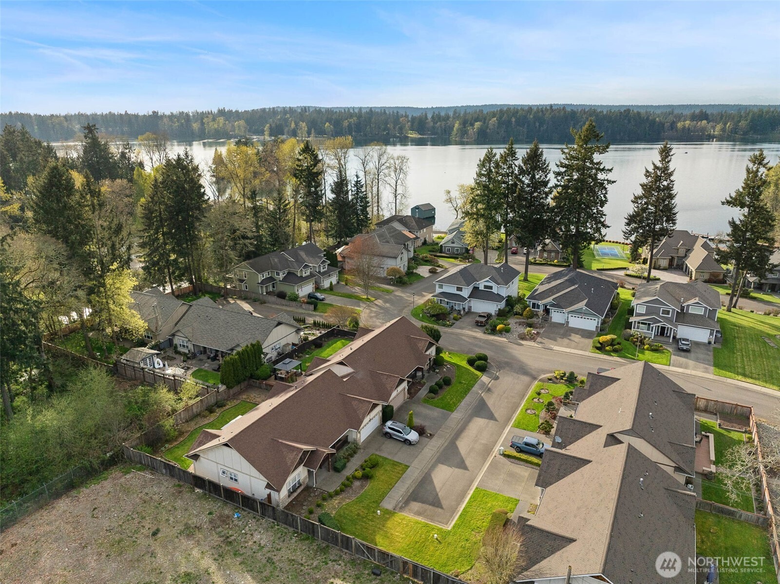 9069 Eagle Point Loop Road SE, Lakewood, WA 98498