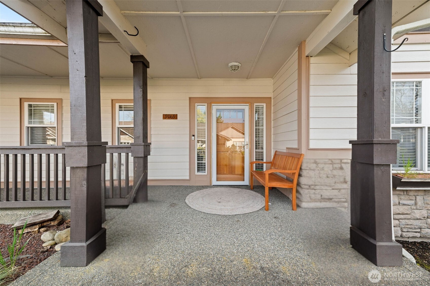 9069 Eagle Point Loop Road SE, Lakewood, WA 98498