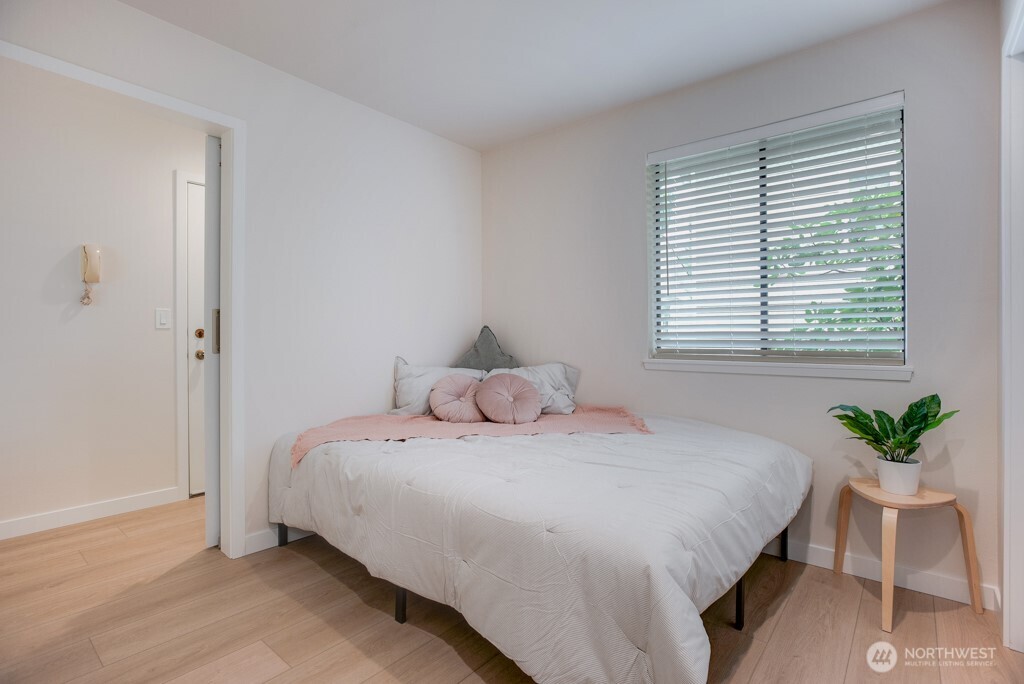 1312 6th Avenue N #9, Seattle, WA 98109