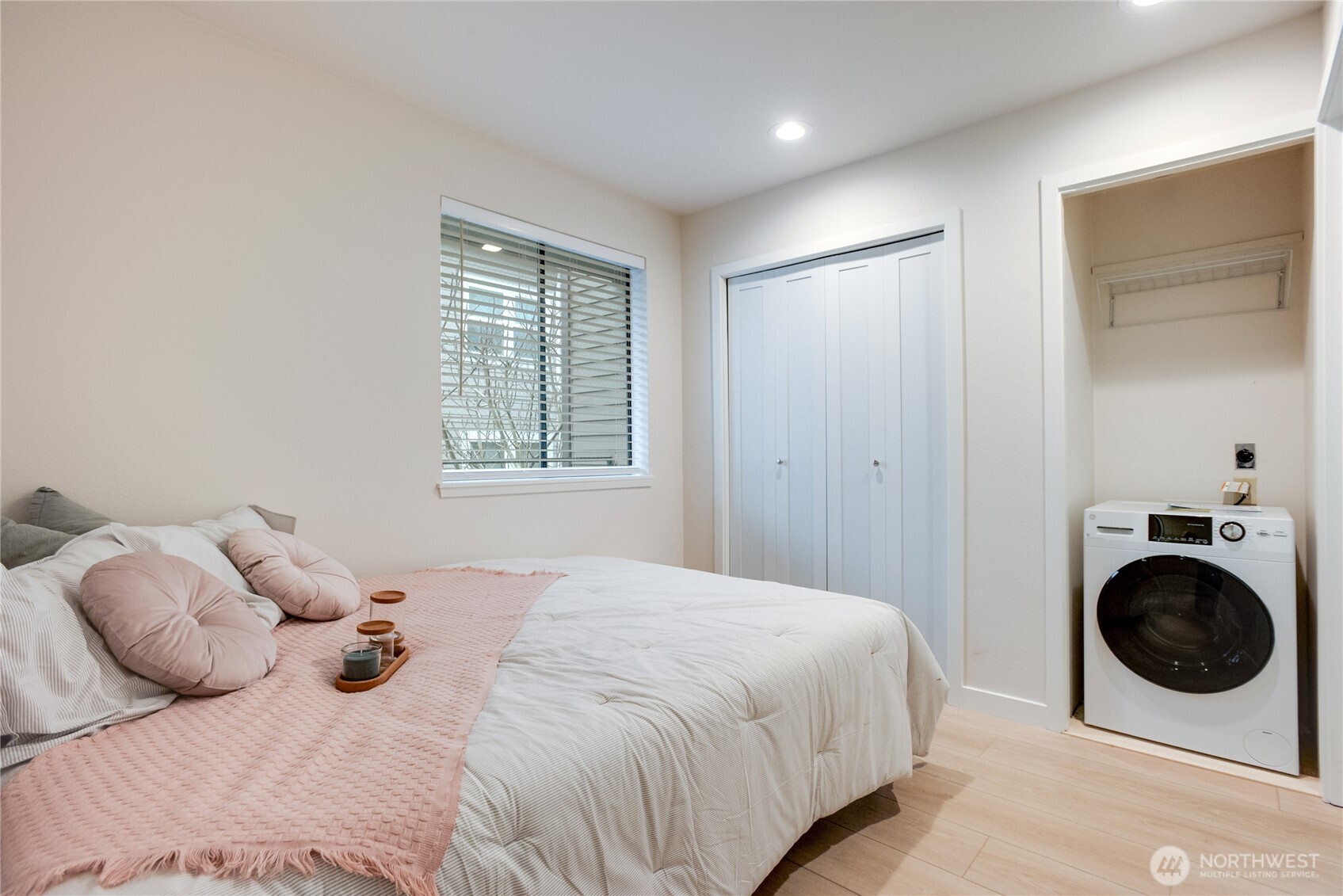 1312 6th Avenue N #9, Seattle, WA 98109