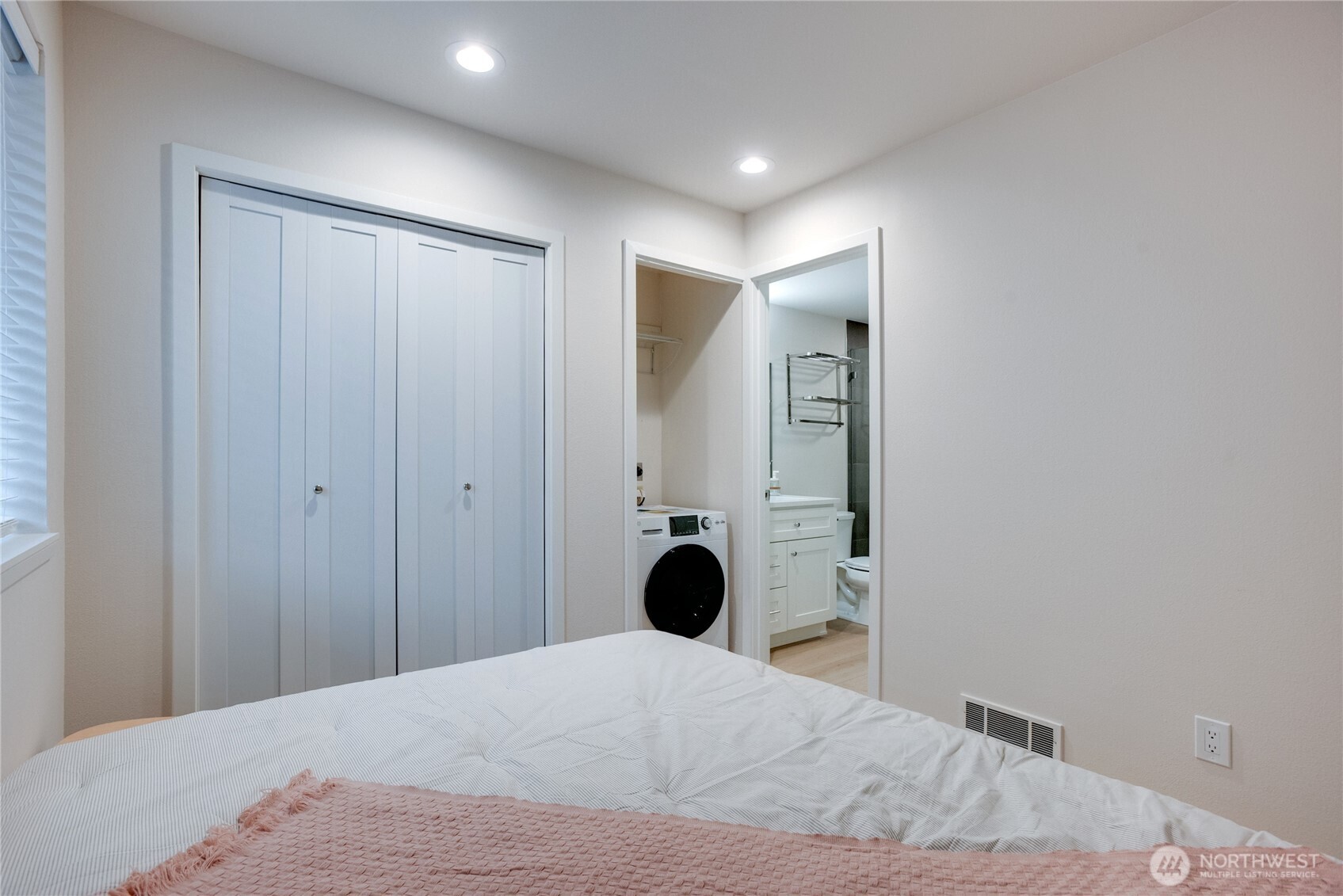 1312 6th Avenue N #9, Seattle, WA 98109