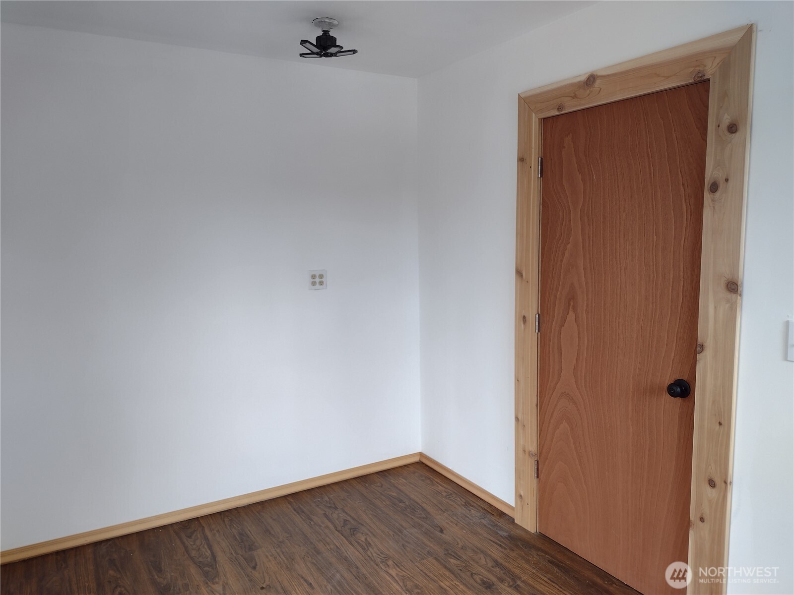 6 Tanager Lane , Republic, WA 99166