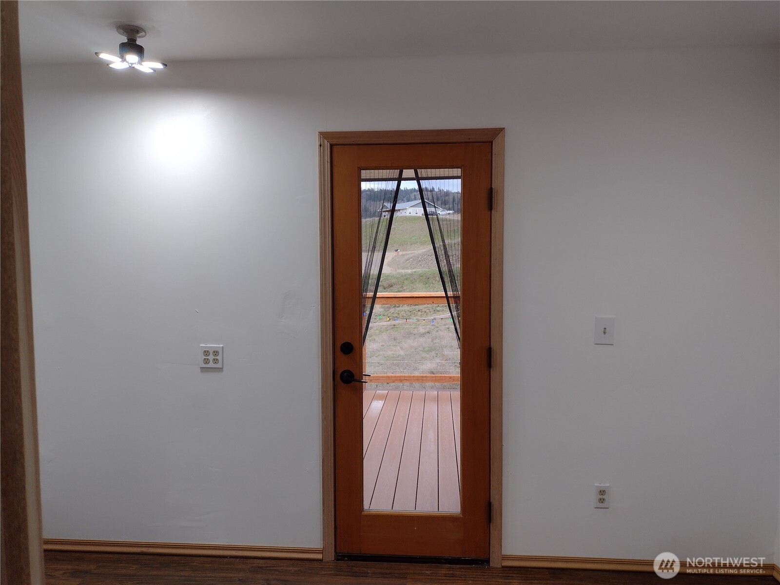 6 Tanager Lane , Republic, WA 99166