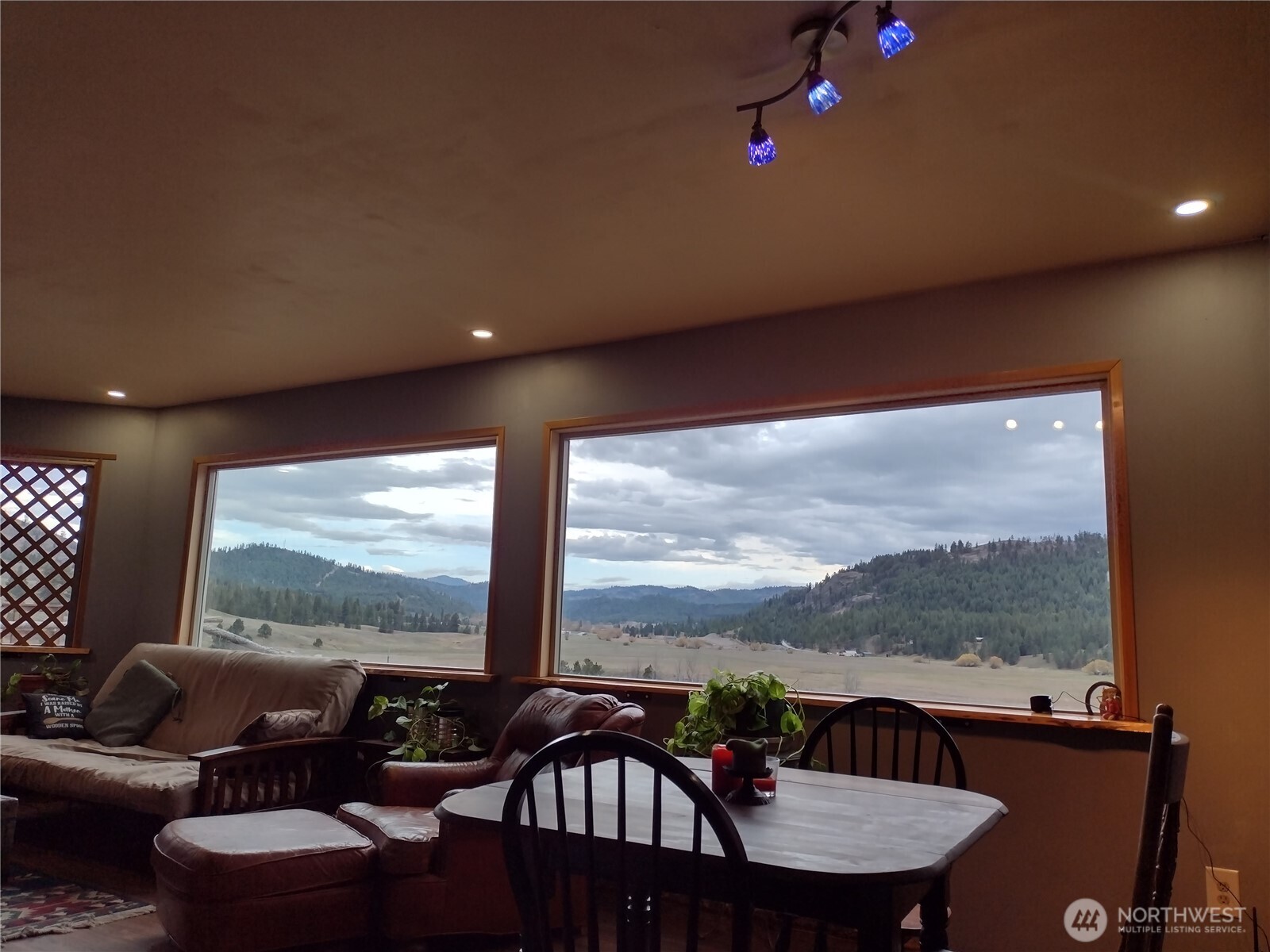 6 Tanager Lane , Republic, WA 99166