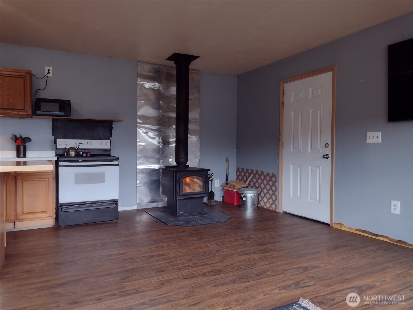 6 Tanager Lane , Republic, WA 99166