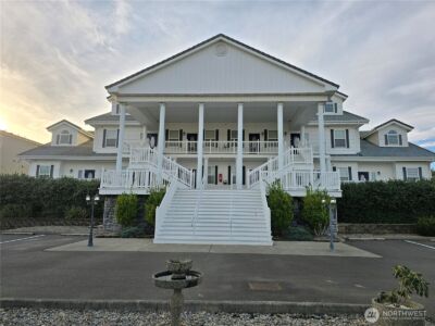 855 NW Ocean Shores Boulevard #201, Ocean Shores, WA 98569