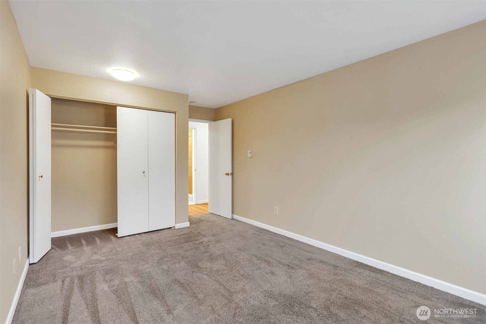 19414 Aurora Avenue N #107, Shoreline, WA 98133