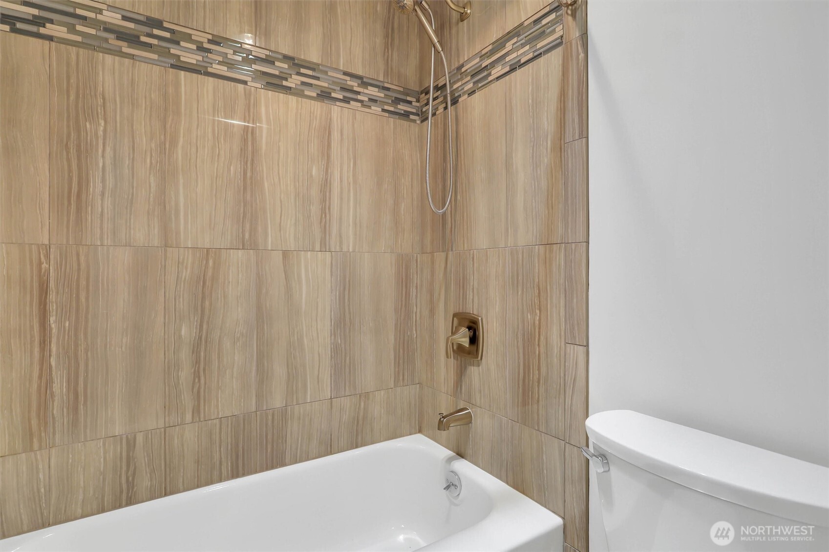 19414 Aurora Avenue N #107, Shoreline, WA 98133